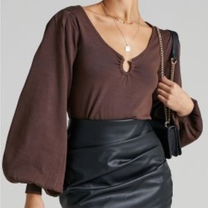 NWT showpo sweater with long balloon sleeves brown, size 4